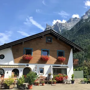 Gaestehaus Edlhuber Bed & Breakfast